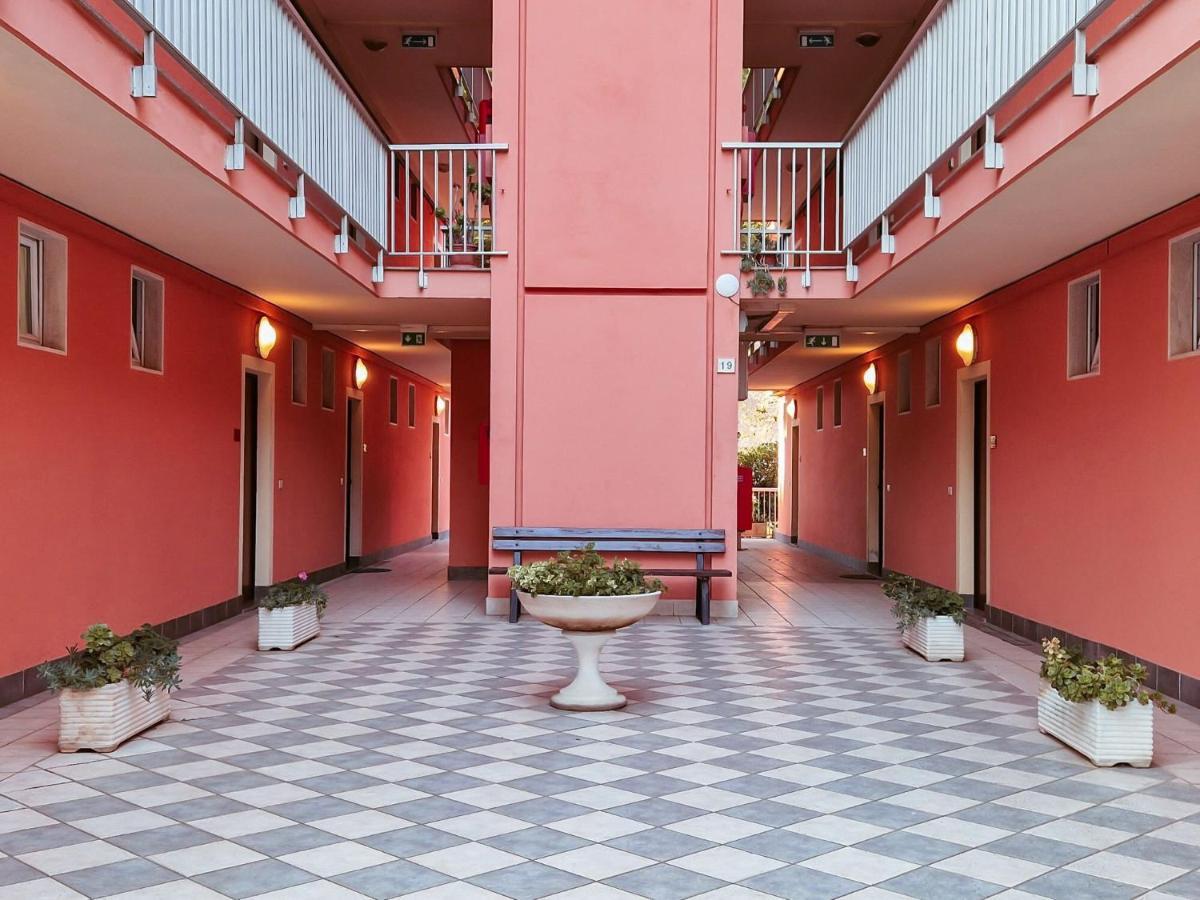 Residence Laura Бордігера Екстер'єр фото